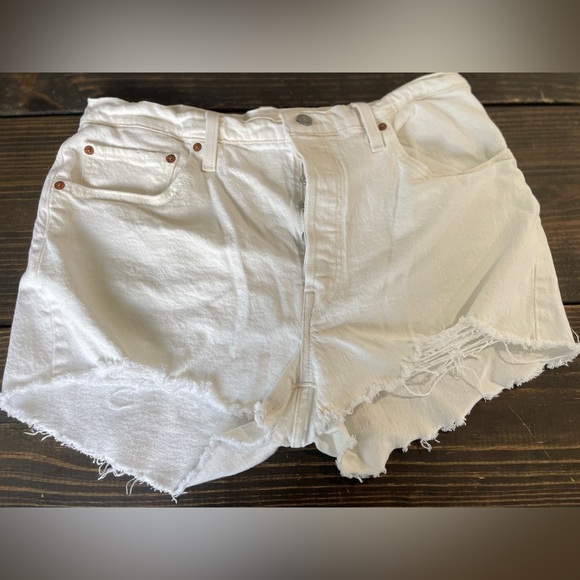 LEVI'S Women's 501 raw cut WHITE denim short. New just washed. Size 33w - Picture 5 of 5